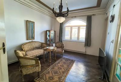 Apartament cu 4 camere decomandat în Domenii