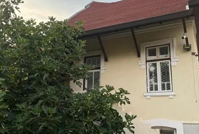 Casă cu 5 camere cu Teren 402 Mp în Central - 2