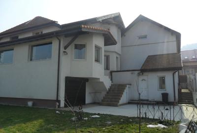 Duplex cu 5 camere cu Garaj în Bunloc - 1