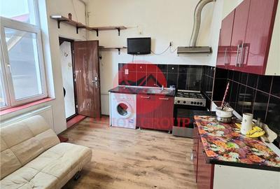 Casă cu 4 camere semidecomandat cu Canalizare în Central - 3