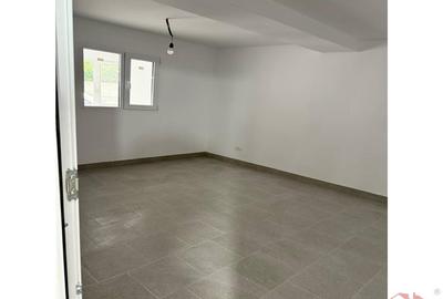 Spațiu comercial, de 43 mp, în Central - 6