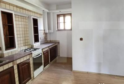 Casă cu 3 camere cu Teren 542 Mp în Central - 2