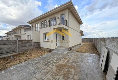 Duplex cu 3 camere cu Canalizare în Bucovăț (Remetea Mare)