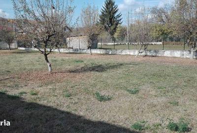 Teren de 911 mp, în Central - 2