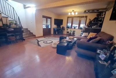 Casă cu Teren 327 Mp în Central - 3