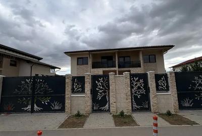 Casă cu 4 camere cu Teren 300 Mp în Central - 1