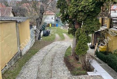 Casă individuală cu 3 camere cu Canalizare în Central - 2