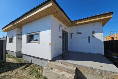 Duplex cu 3 camere cu Canalizare în Moșnița Nouă - 1