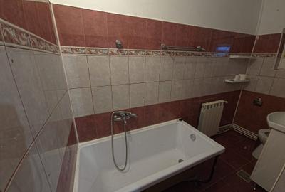 Casă individuală cu 4 camere cu Canalizare în Trocadero - 13