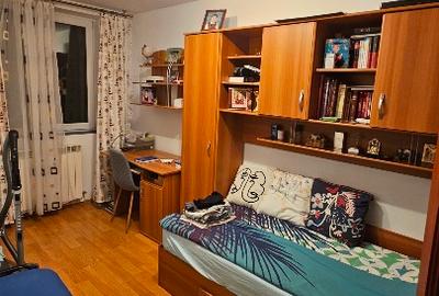 Vand apartament 3 camere etaj 1 - 9