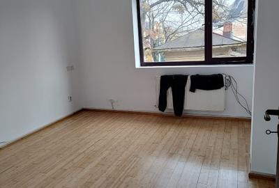Casă individuală cu 5 camere cu Teren 300 Mp în Crângași - 7