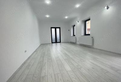 Vand Spatiu Comercial - 1