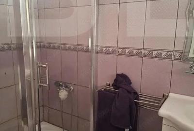 Casă cu 7 camere cu Teren 550 Mp în Central - 5