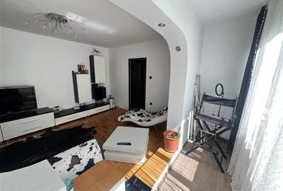 Etaj 1 , 2 camere Sagului - amenajat- centrala proprie - 8
