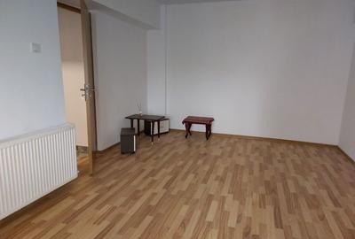 Garsonieră decomandată în Central - 2