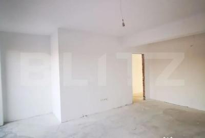 Apartament cu 3 camere decomandat în Centura