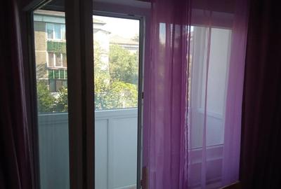 Dau in chirie garsoniera 900 lei - Oradea, str. Slatinei, et. 3 - 11