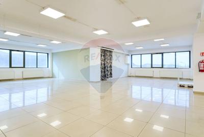 Spațiu comercial, de 1,000 mp, în Calea București - 15