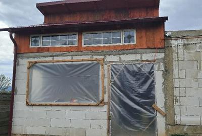 Casă cu Teren 1600 Mp în Burla - 2