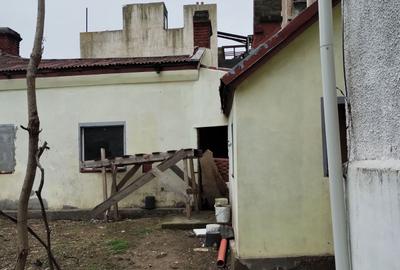 Casă individuală cu 4 camere cu Canalizare în Central - 7