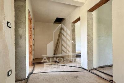 Casă cu 4 camere cu Teren 300 Mp în Calea Urseni