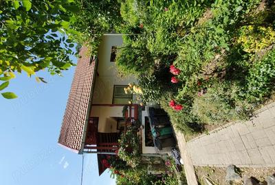 Casă cu 6 camere cu Teren 1000 Mp în Eșelnița