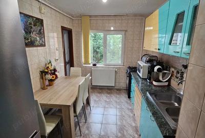 Inchiriez apartament 4 camere in zona polivalenta - 3