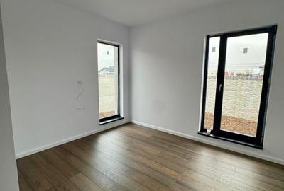 Casa - 4 Camere | Teren 370 mp - Panouri fotovoltaice - 5 min STB - 12