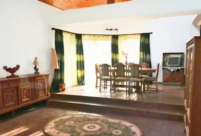 Casă cu 8 camere cu Teren 1038 Mp în Central - 1