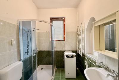 Casă cu 6 camere cu Canalizare în Regie - 32