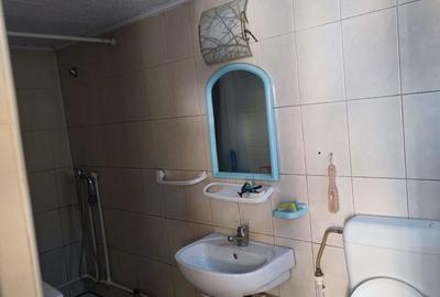 Garsonieră decomandată în Titan