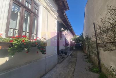 Casă cu Teren 100 Mp în Central - 13