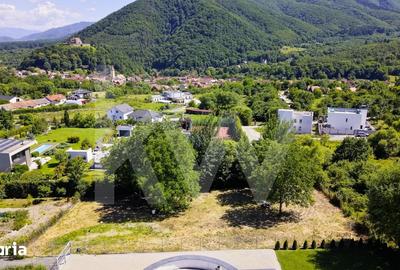 Teren de 1340 mp, în Central - 10