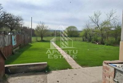 Casă cu Teren 400 Mp în Plopi