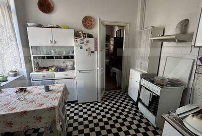 Apartament cu 3 camere, 73 mp utili + 67 mp curte, zona Bd. 21 Decembrie - 6