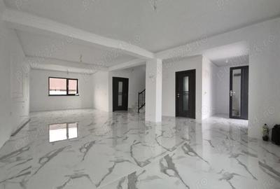 Casă cu 3 camere cu Teren 320 Mp în Central - 1