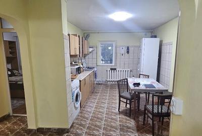 Apartament cu 3 camere decomandat în Poarta 6