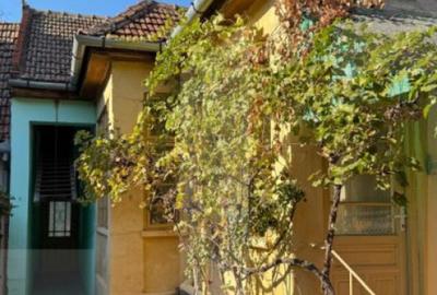 Casă cu 5 camere cu Teren 824 Mp în Central
