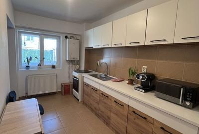 Garsonieră decomandată în Iris