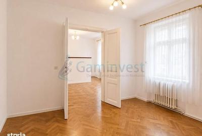 Apartament cu 3 camere în Central - 1