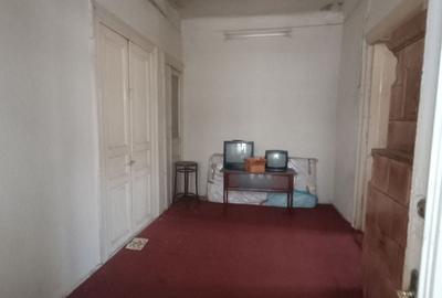 Casă individuală cu 5 camere cu Canalizare în P-ța Victoriei - 11