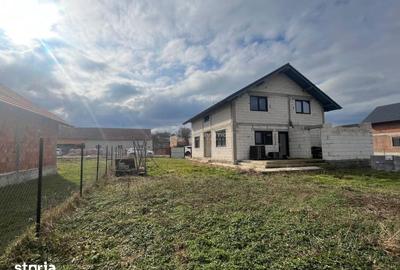 Casă cu 5 camere cu Teren 1414 Mp în Știuca - 2