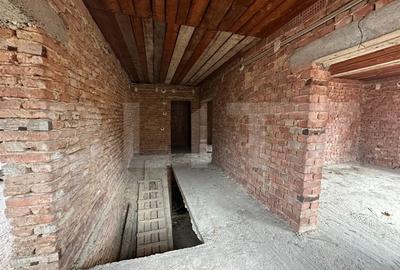 Casa la rosu cu 7 camere, 2 bai, 1 bucatarie. - 4