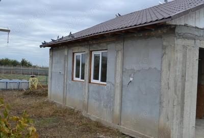 Casă cu 2 camere în Scorțaru Vechi - 1