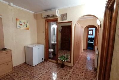 PROPRIETAR - Apartament 4 camere de inchiriat Piata Moldovei - Scoala 2 - 9