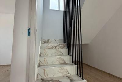 Casă cu 5 camere cu Teren 307 Mp în Malu Mare