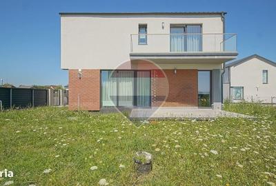 Casă cu 3 camere în Noua