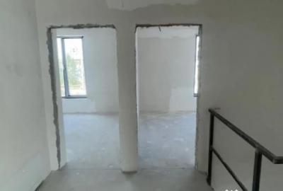 Casă cu 5 camere cu Teren 394 Mp în Agigea