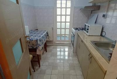 Inchiriez apartament cu 2 camere mobilat in micro 17 etajul 1. - 3
