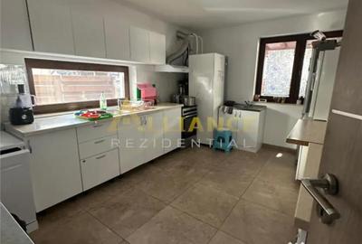 Casă cu 6 camere cu Canalizare în Dărăști-Ilfov - 1